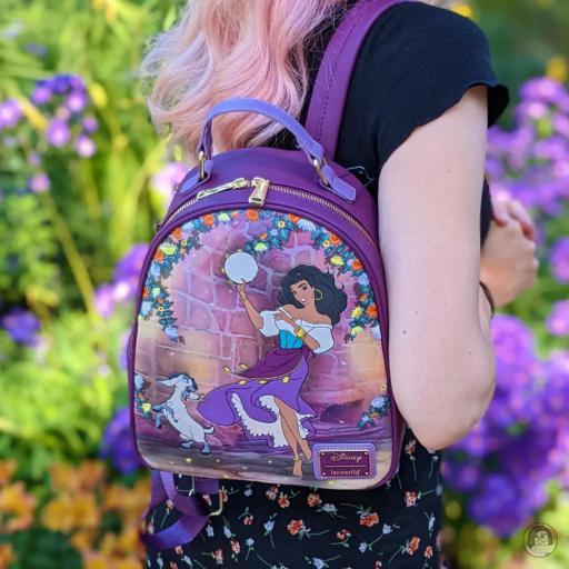 Loungefly Mini sac à dos Esmeralda et Djali Scène Le Bossu de Notre-Dame (Disney) (Le Bossu de Notre-Dame (Disney))