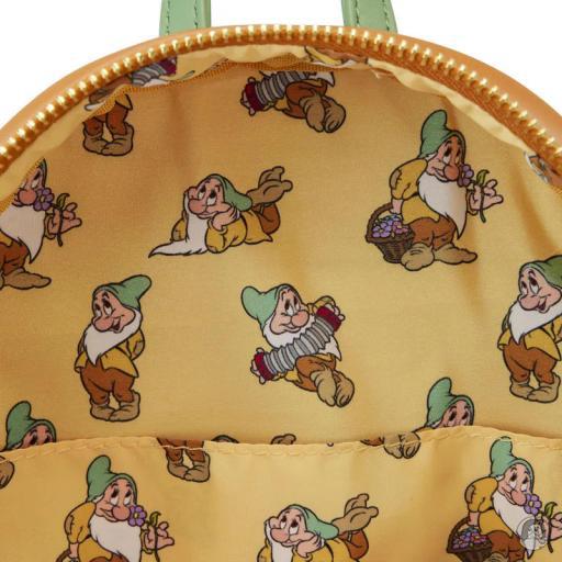 Loungefly Mini sac à dos Timide Cosplay Lenticulaire Blanche-Neige et les Sept Nains (Disney) (Blanche-Neige et les Sept Nains (Disney))